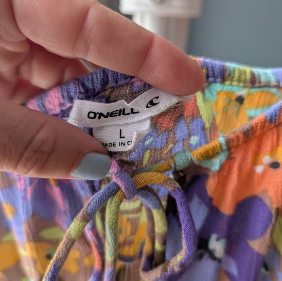 128.Nwt O'Neill Floral Multicolor Women's Top - Picture 5 of 5